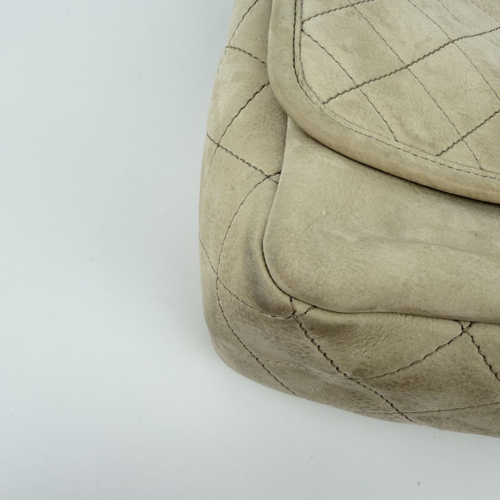 Chanel CC Logo Quilted Chain Shoulder Bag Leather Beige Silver Vintage — view 7