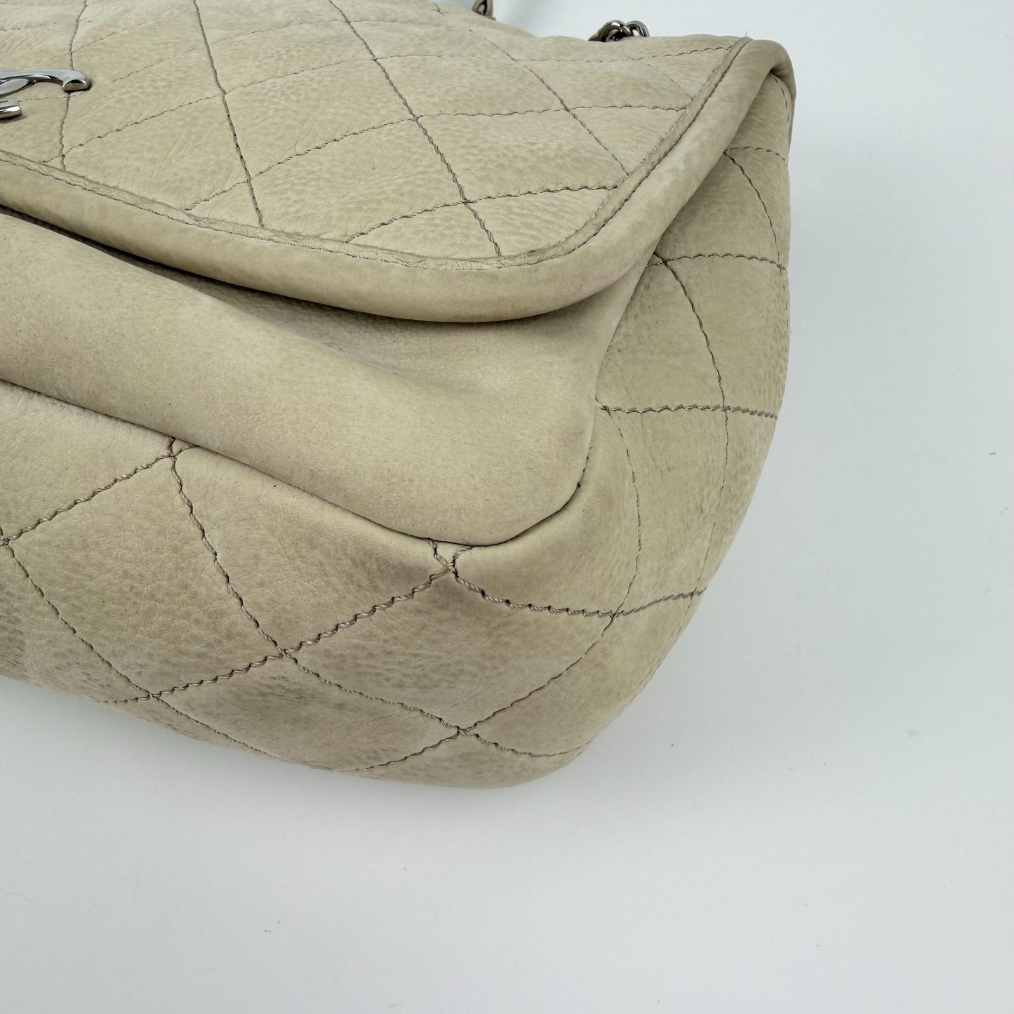 Chanel CC Logo Quilted Chain Shoulder Bag Leather Beige Silver Vintage — view 8