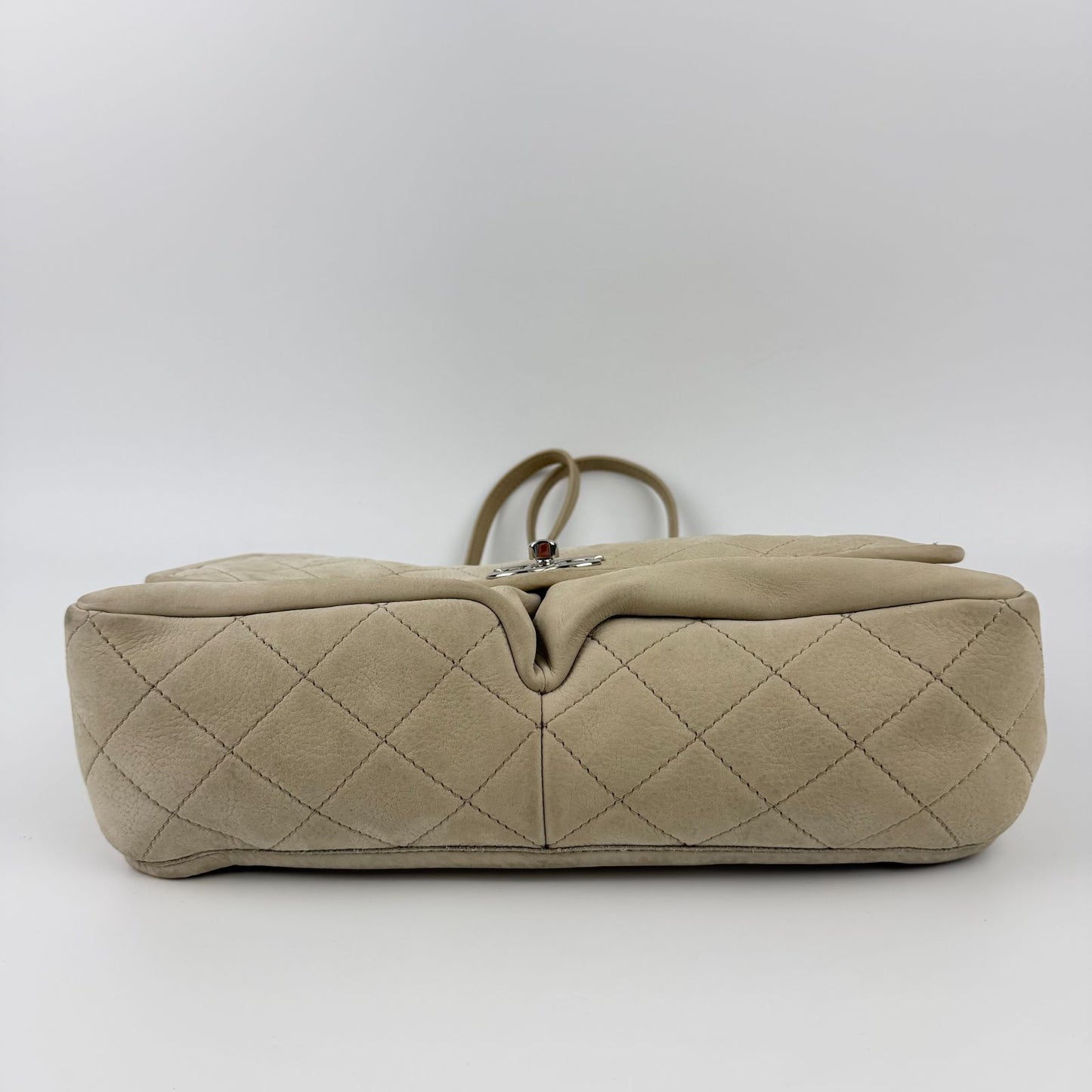 Chanel CC Logo Quilted Chain Shoulder Bag Leather Beige Silver Vintage — view 6