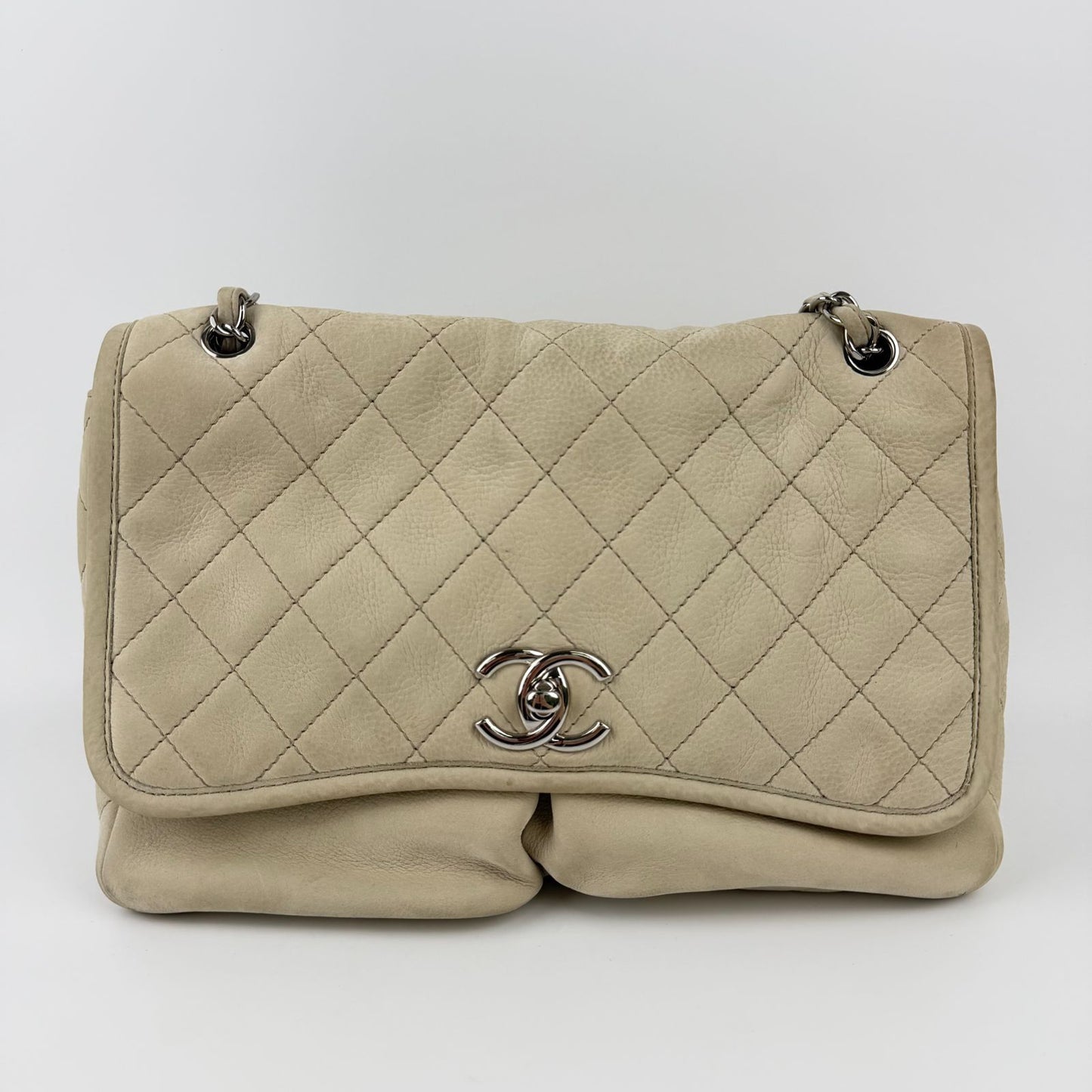 Chanel CC Logo Quilted Chain Shoulder Bag Leather Beige Silver Vintage — view 2