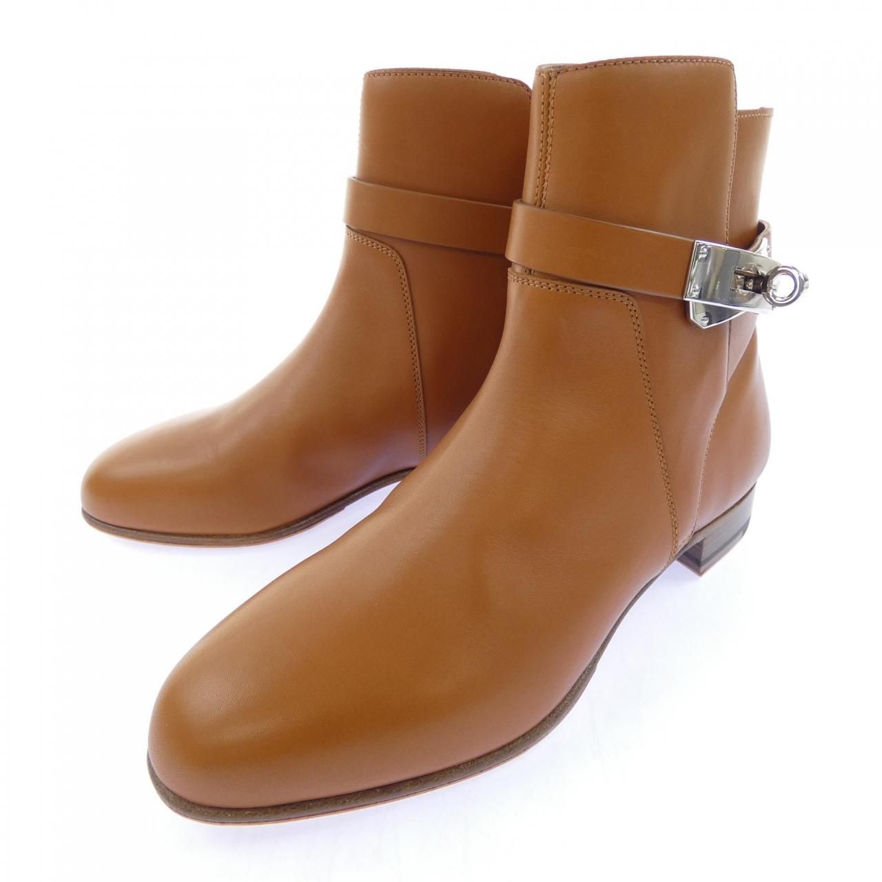 Hermes Neo Kelly Buckle Boots — view 3