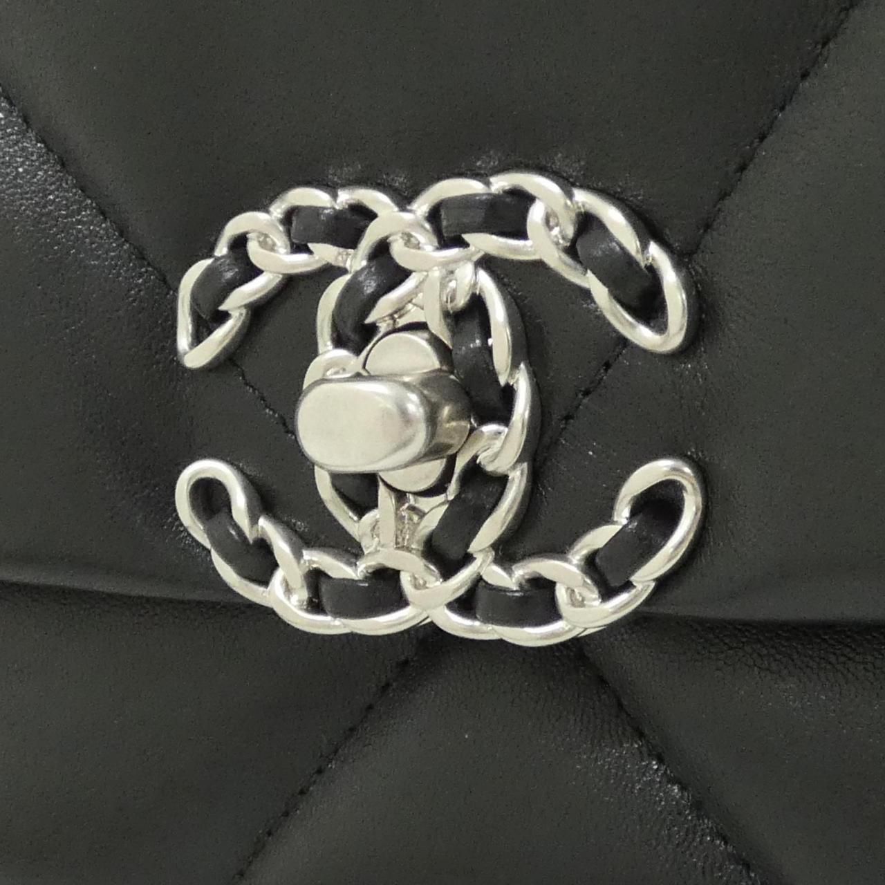 Chanel 19 Line Shoulder — view 4