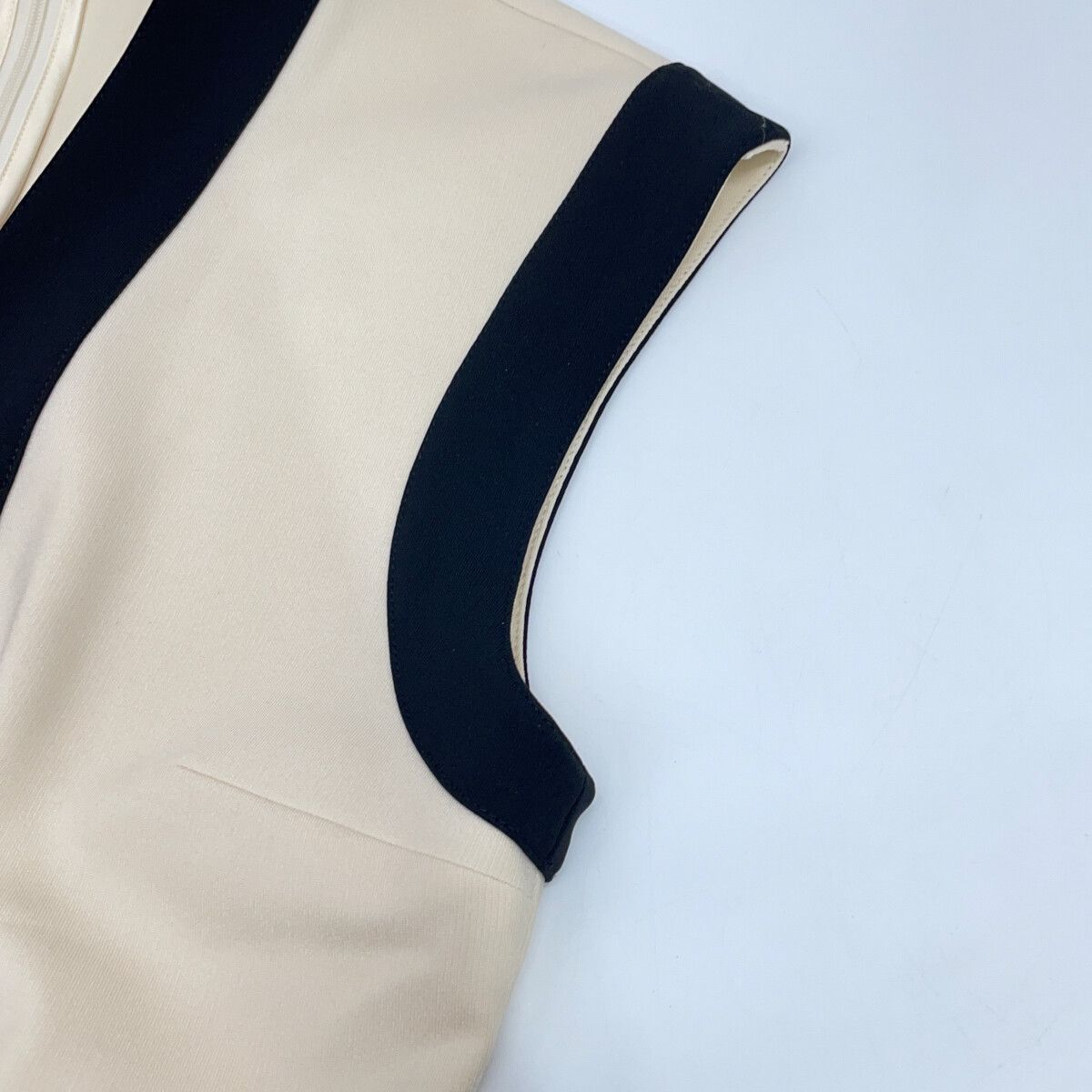 Gucci White GG Belt Jersey Sleeve Dress — view 6