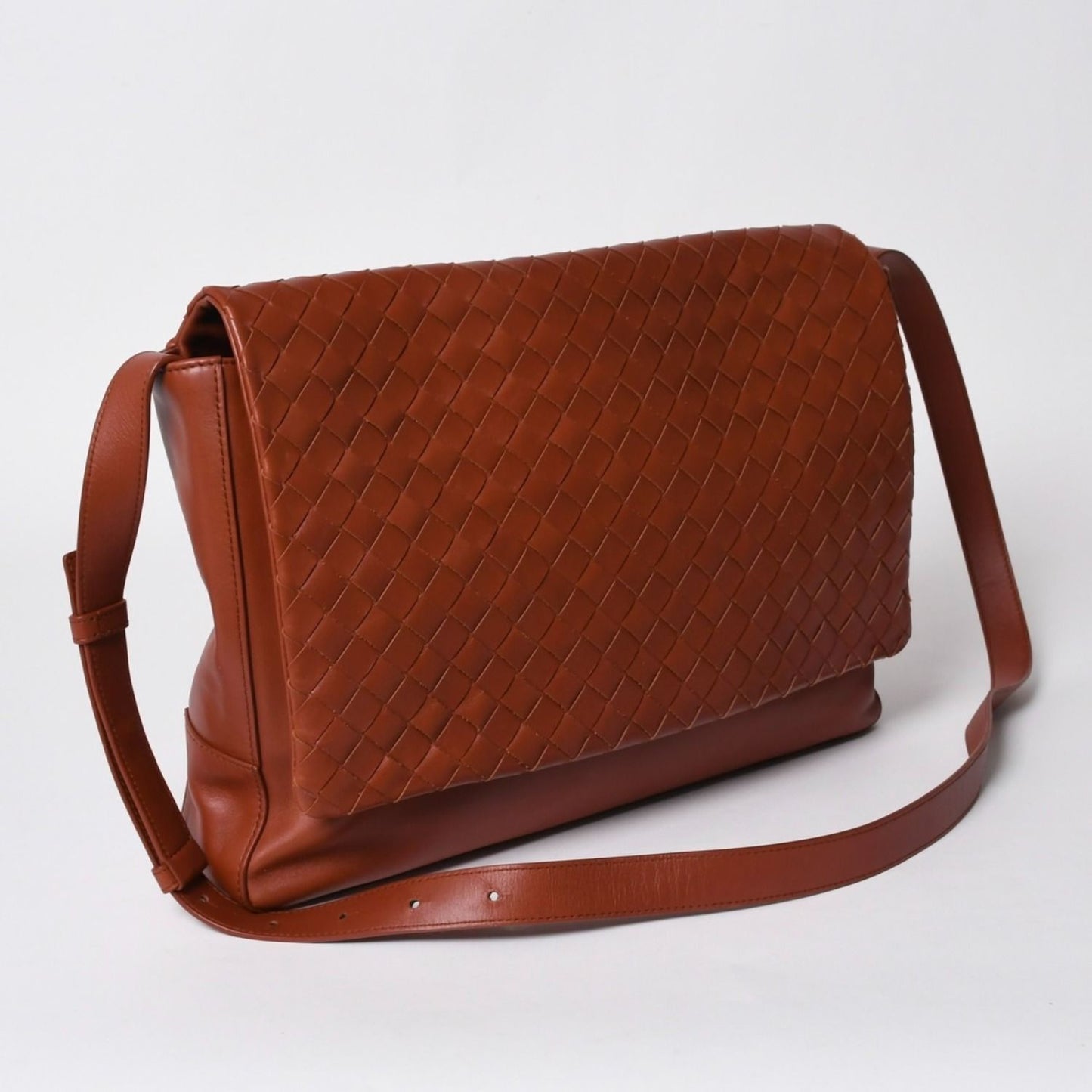 Bottega Veneta Intrecciato Messenger Bag Leather Brown — view 3