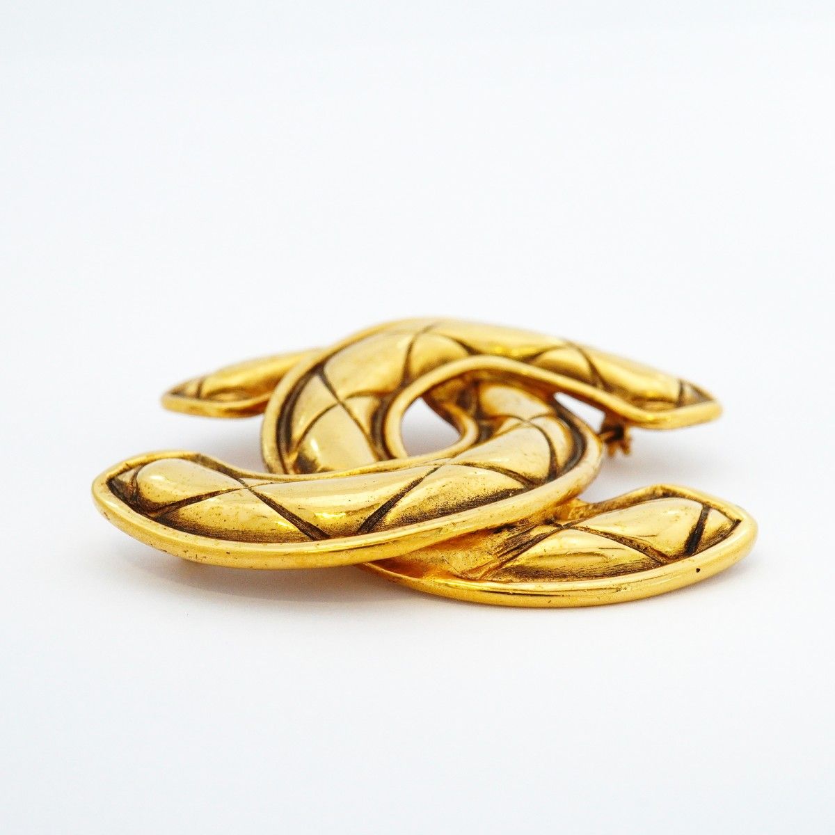 Chanel Brooch Vintage CC Logo Quilted Gold Plated — view 3