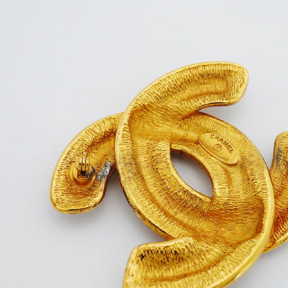 Chanel Brooch Vintage CC Logo Quilted Gold Plated — view 8