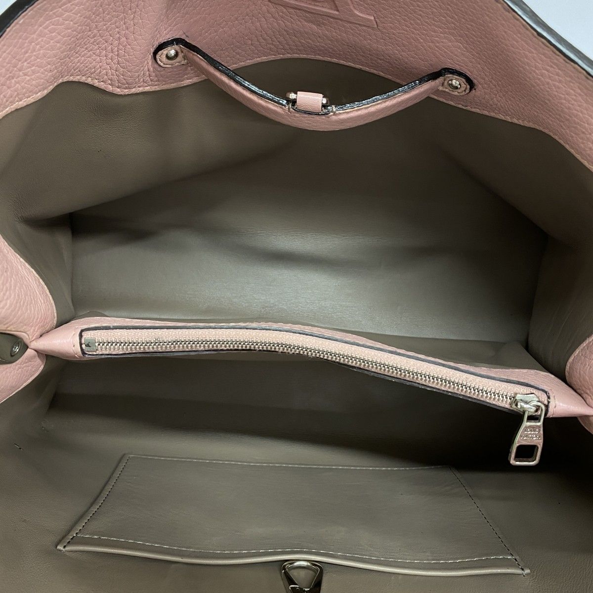 Louis Vuitton Handbag Taurillon Capucines Magnolia — view 4
