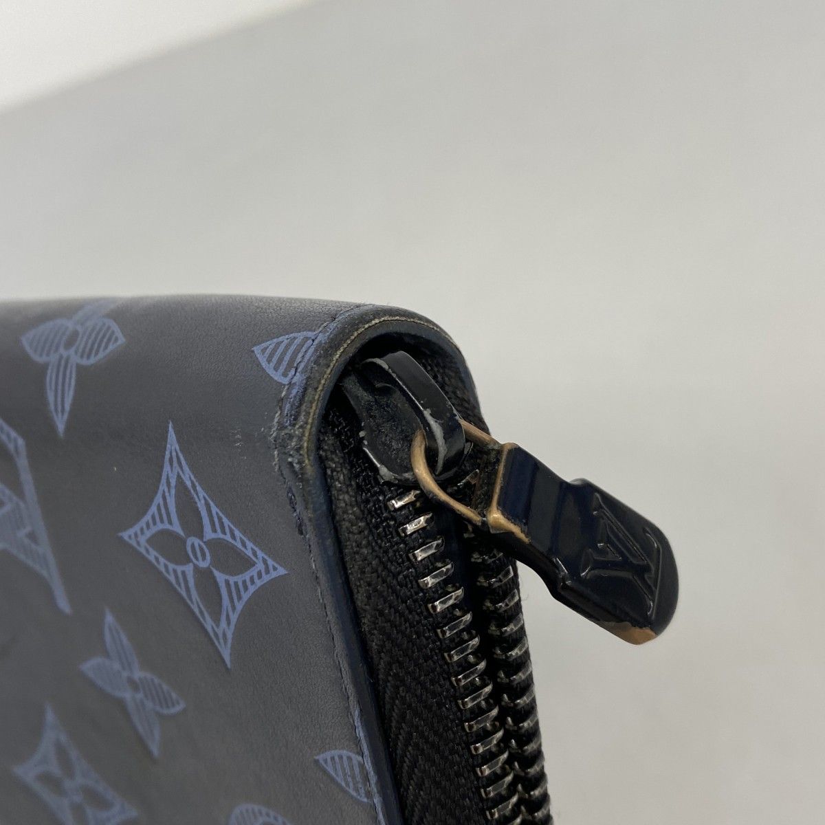 Louis Vuitton Wallet Monogram Shadow Zippy Vertical Navy — view 6