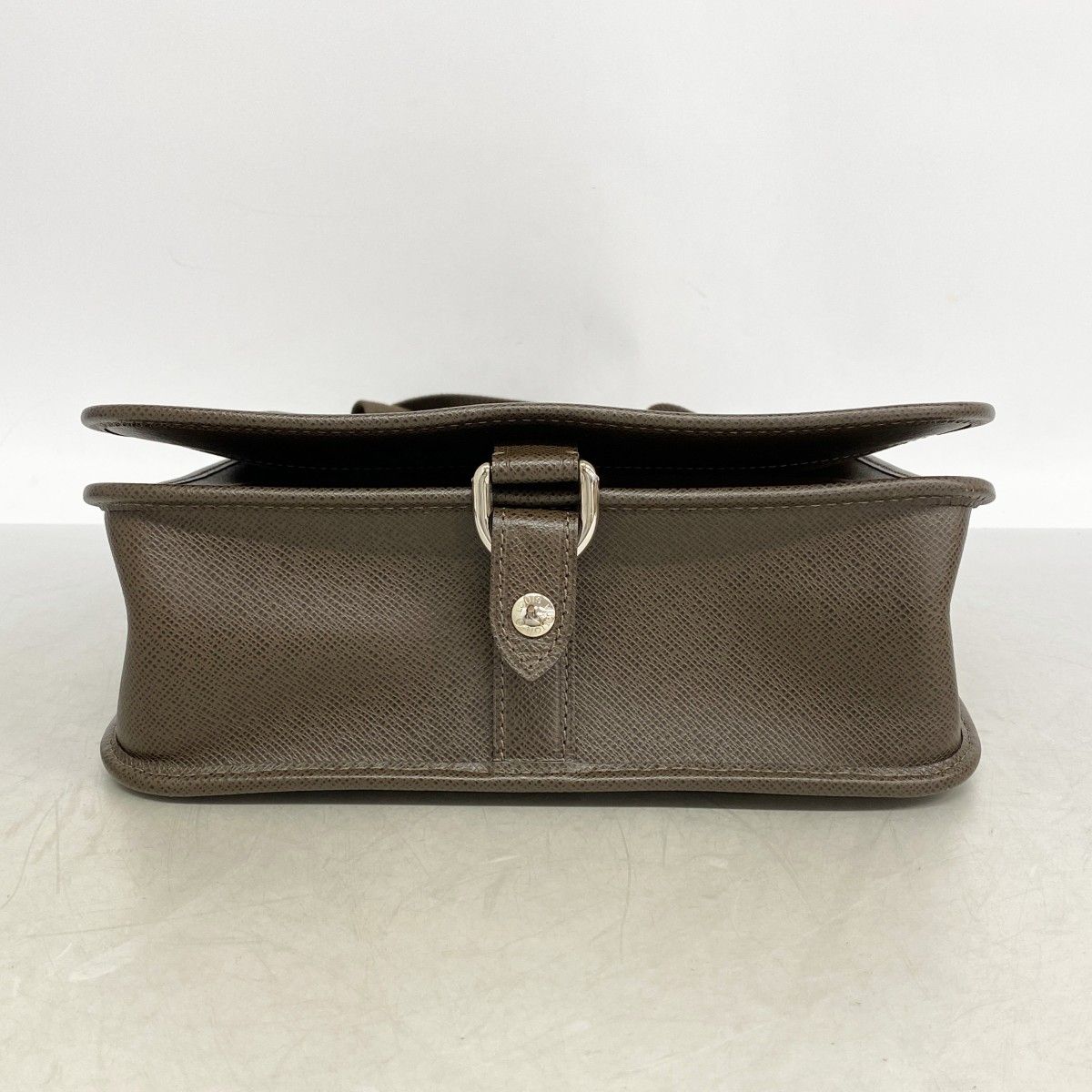 Louis Vuitton Shoulder Bag Taiga Andrei Grizzly — view 3