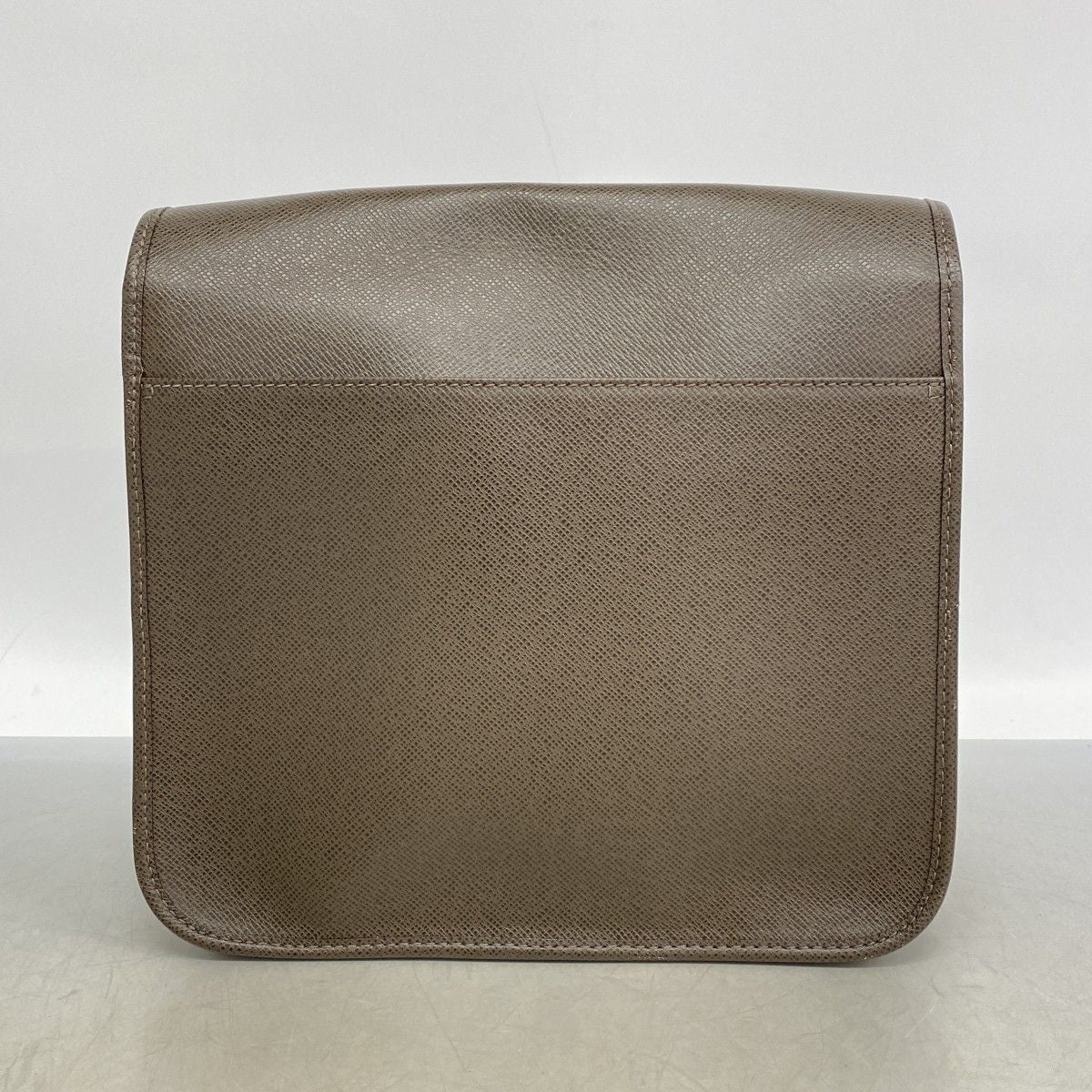 Louis Vuitton Shoulder Bag Taiga Andrei Grizzly — view 9