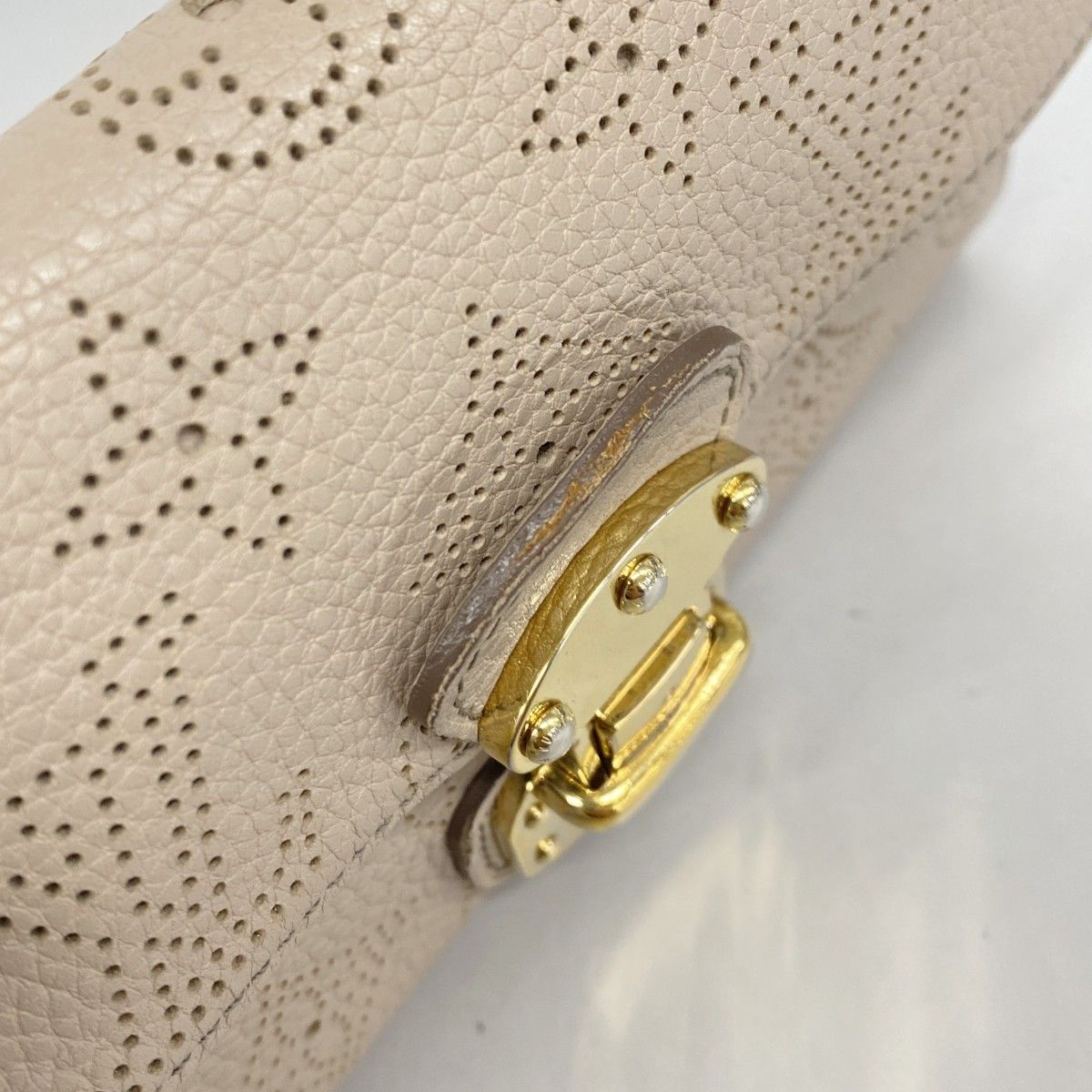 Louis Vuitton Trifold Wallet Mahina Portefeuille Amelia Pearl — view 7