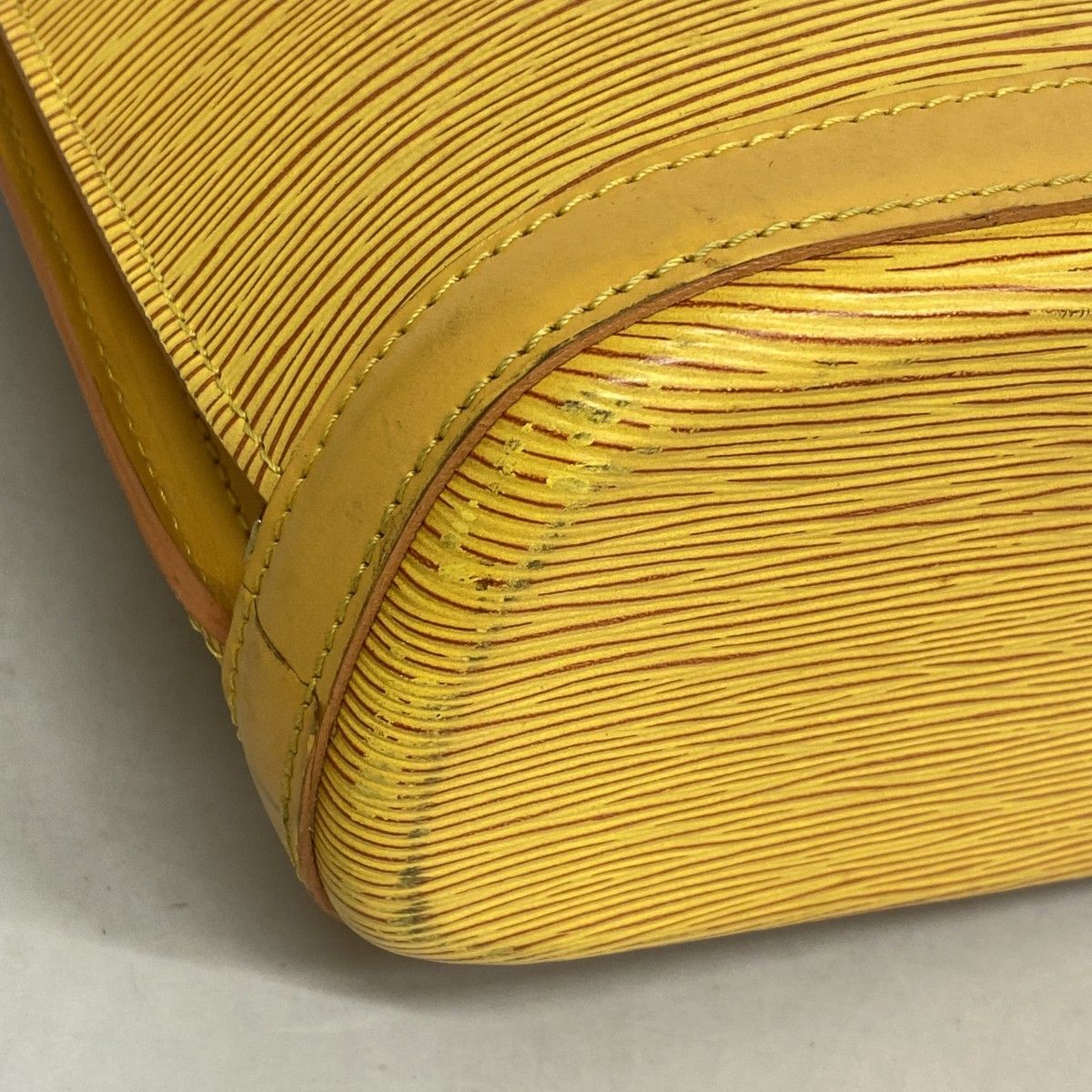 Louis Vuitton Shoulder Bag Epi Lussac Jaune — view 6