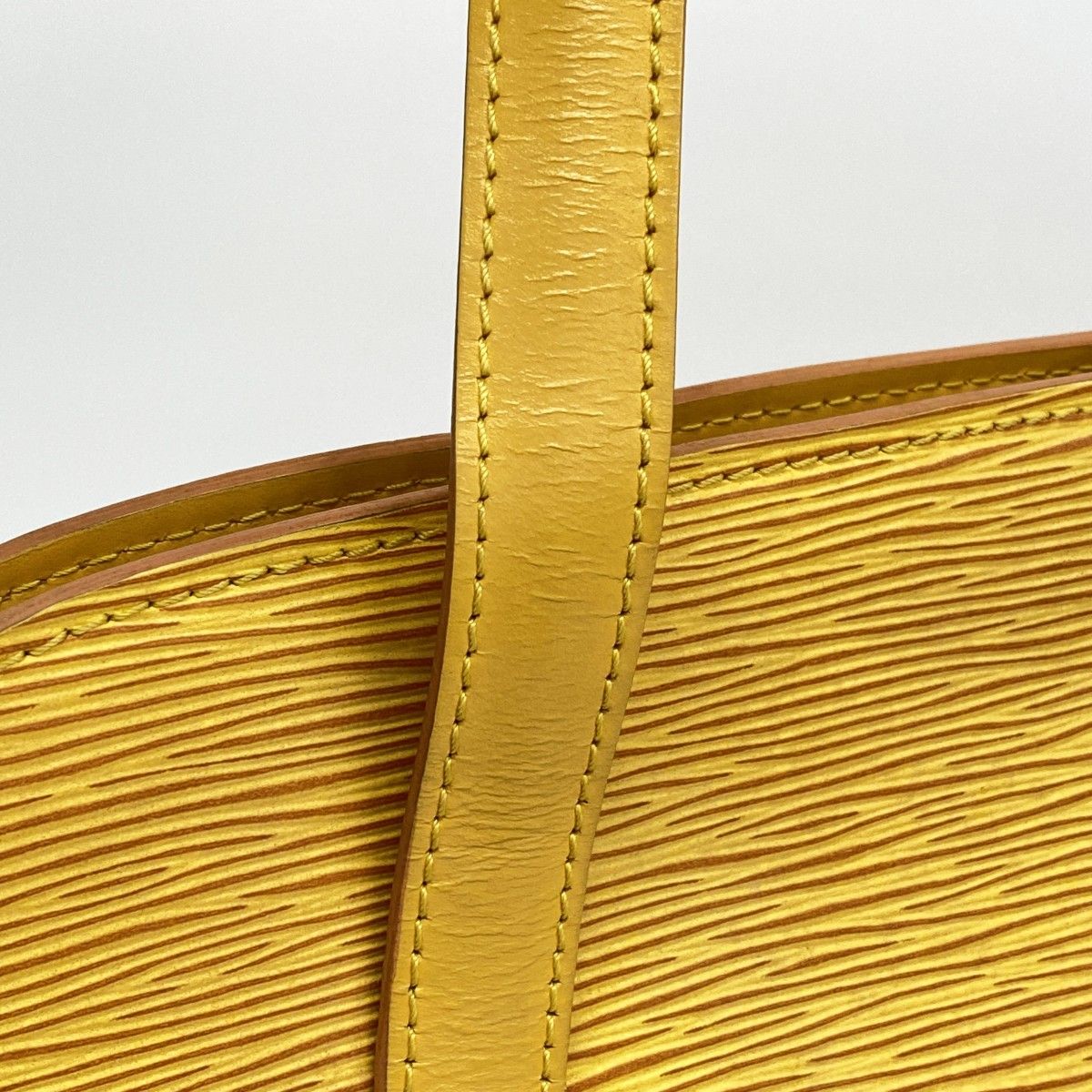 Louis Vuitton Shoulder Bag Epi Lussac Jaune — view 9