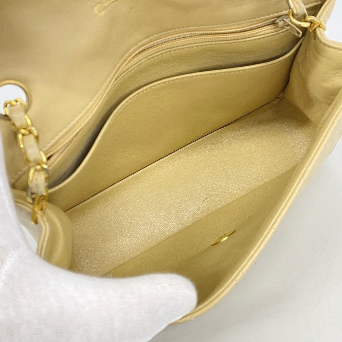 Chanel Shoulder Bag Quilted Lambskin Beige Gold — view 4