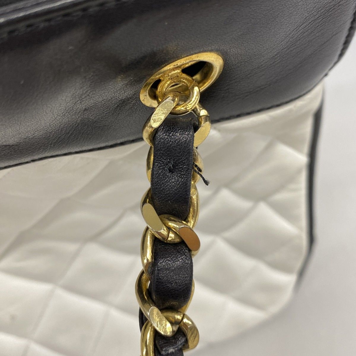 Chanel Shoulder Bag Quilted Lambskin White Black Gold — view 7