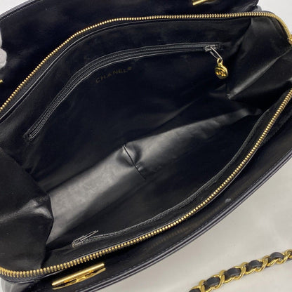 Chanel Shoulder Bag Quilted Lambskin White Black Gold — view 4