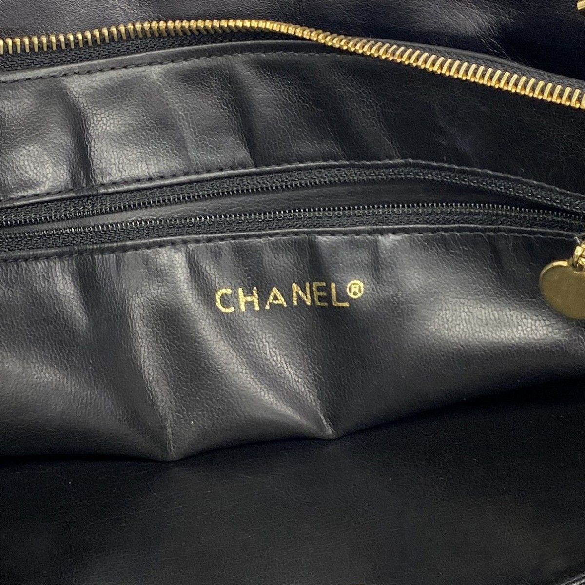 Chanel Shoulder Bag Quilted Lambskin White Black Gold — view 5