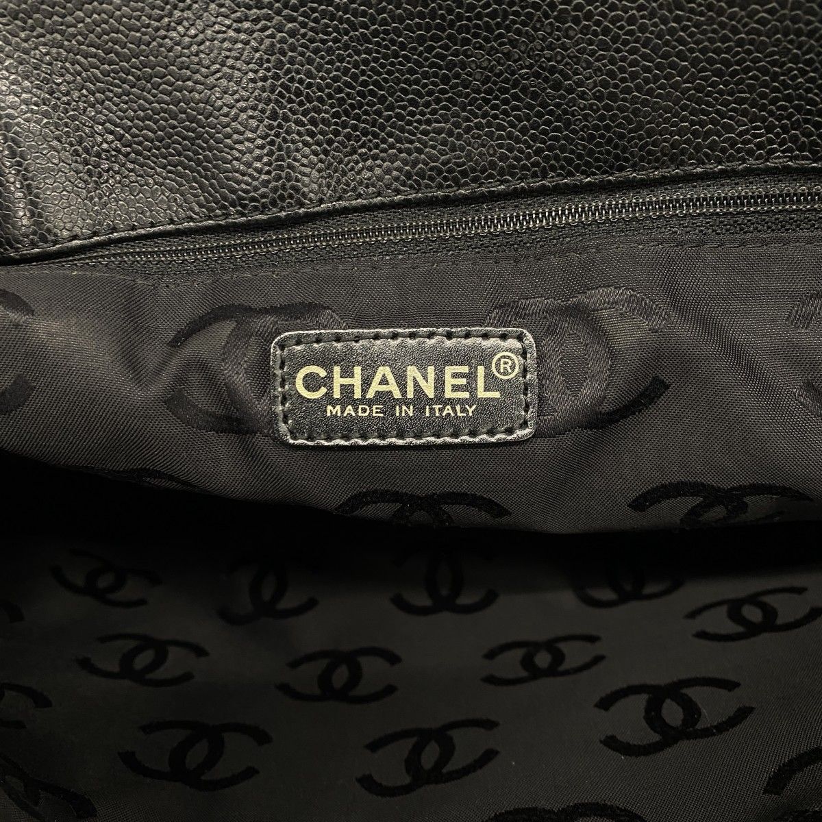 Chanel Tote Caviar Leather Black Gold — view 5