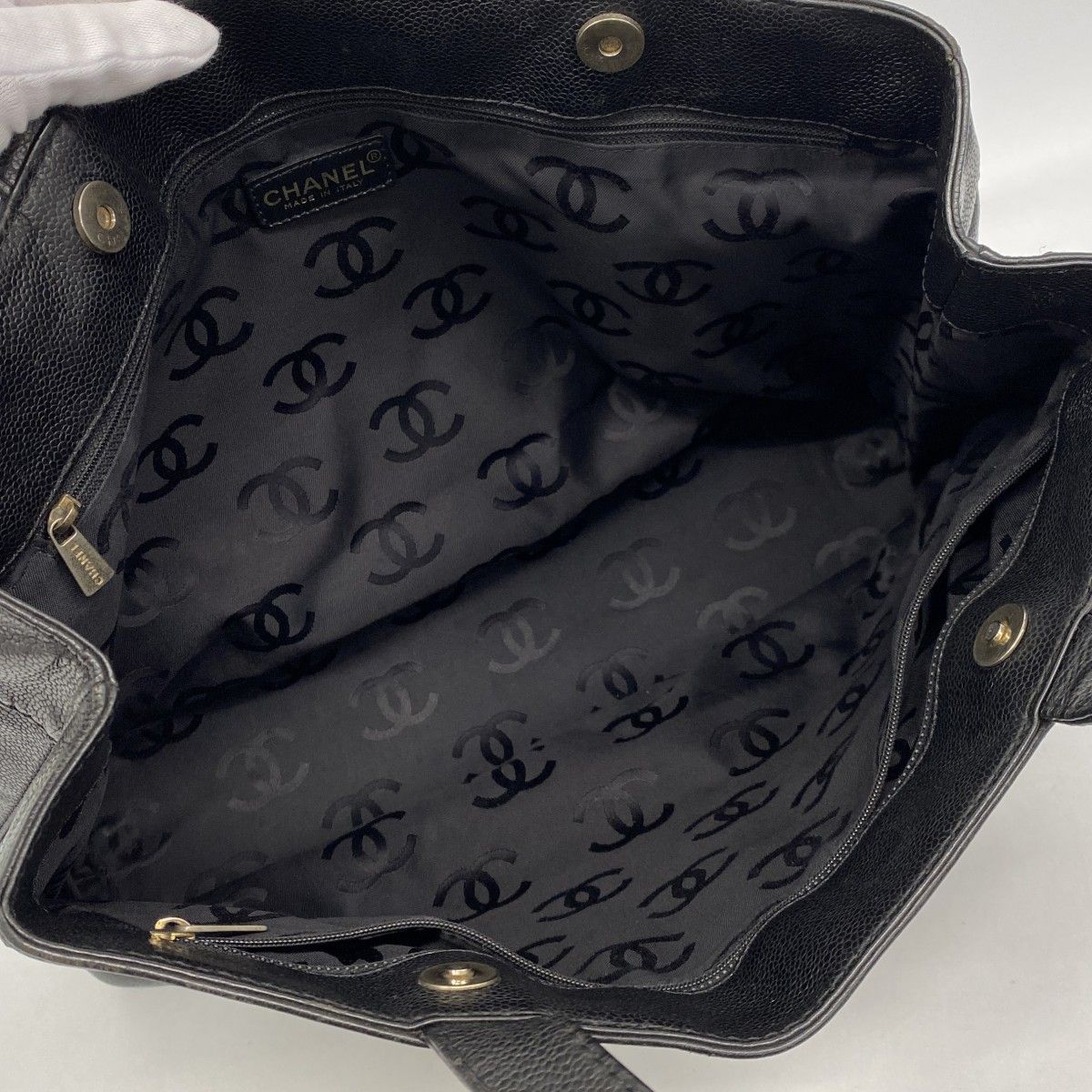 Chanel Tote Caviar Leather Black Gold — view 4