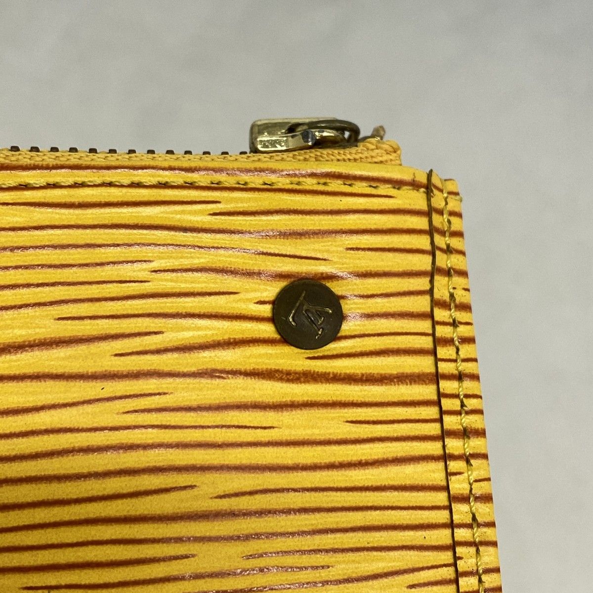 Louis Vuitton Coin Case Epi Pochette Cles Joan — view 6