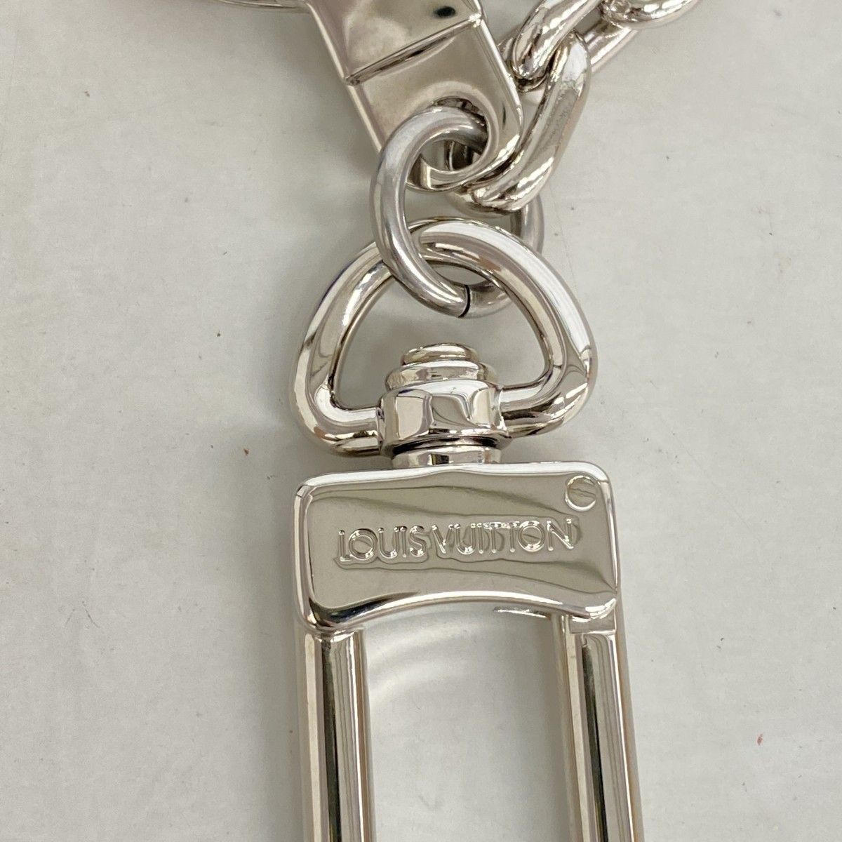 Louis Vuitton Key Holder Charm Porte Cles Initial LV Silver — view 3