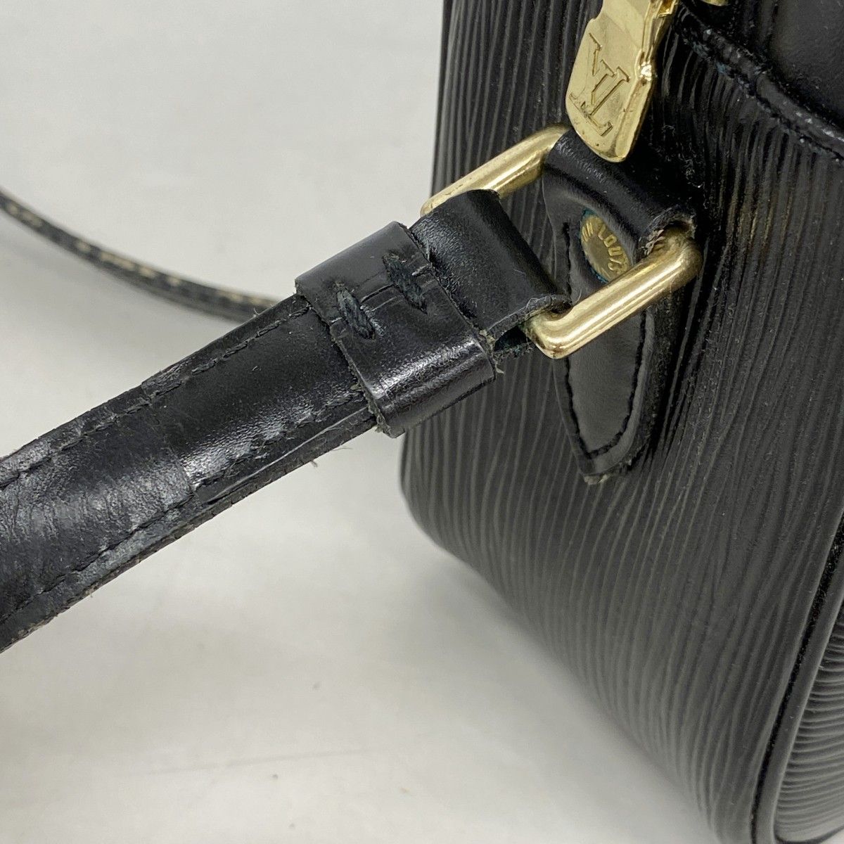Louis Vuitton Shoulder Bag Epi Trocadero 27 Noir — view 8
