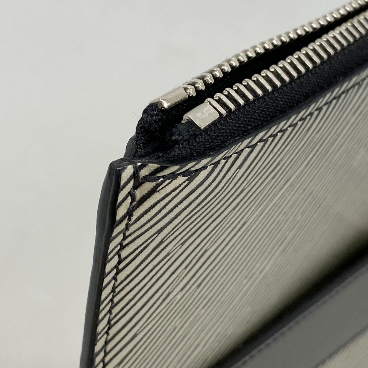 Louis Vuitton Clutch Epi Essential Pochette Plat Silver Black — view 5