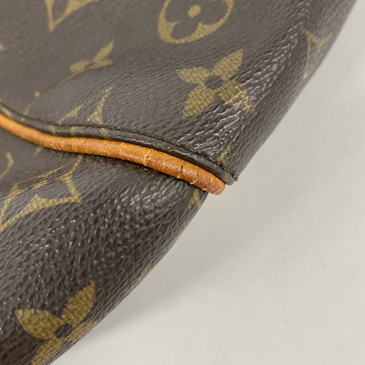 Louis Vuitton Shoulder Bag Monogram Galleria PM Brown — view 7