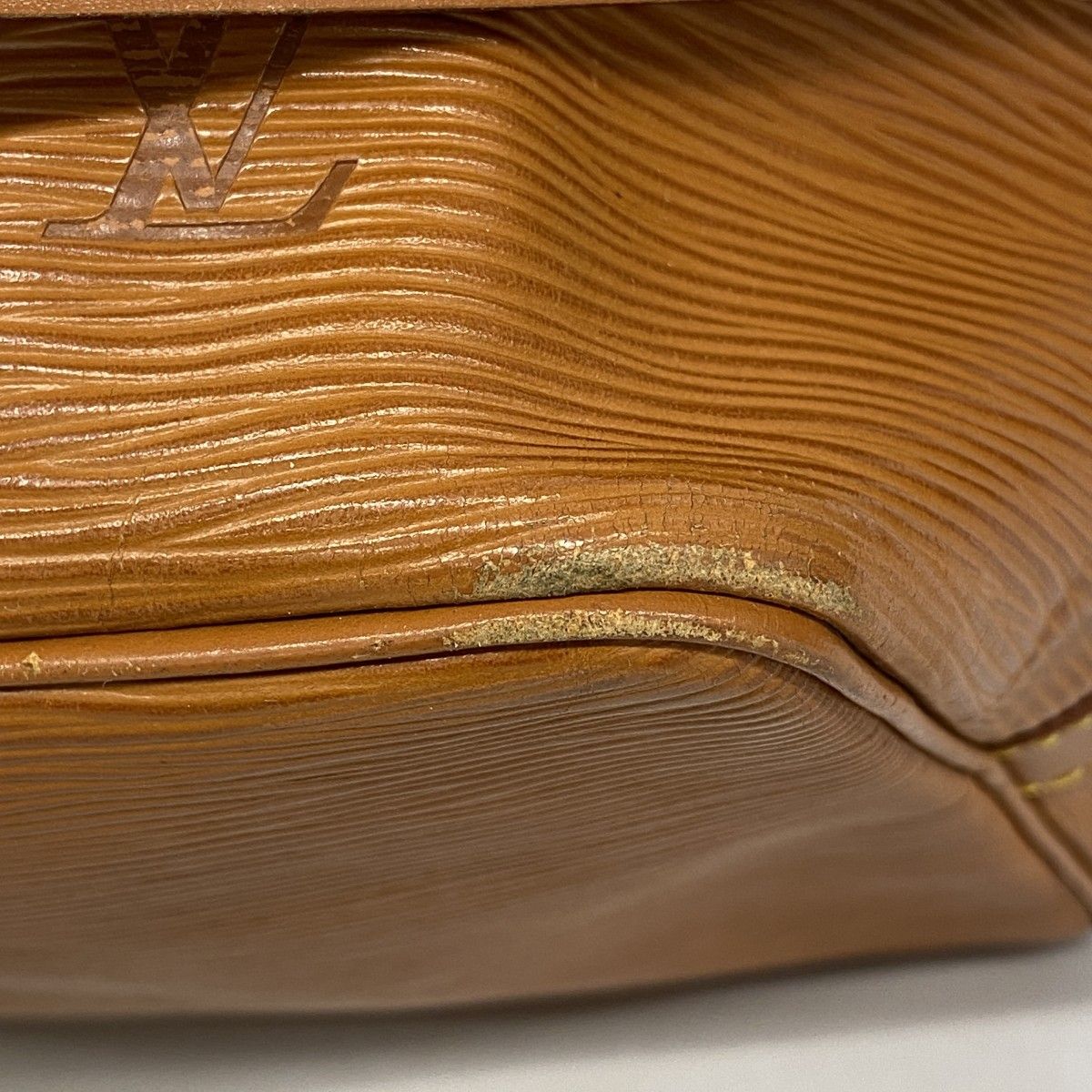 Louis Vuitton Shoulder Bag Epi Petit Noe Cipango Gold — view 6