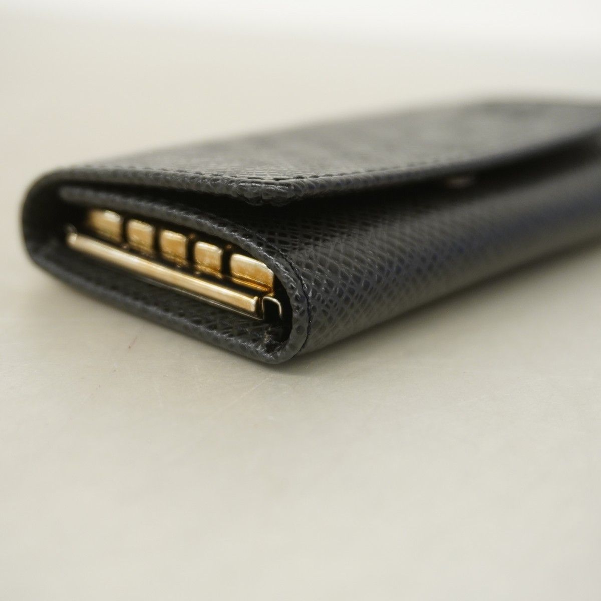 Louis Vuitton Key Case Taiga Multicles 4 Ardoise Key Holder — view 5