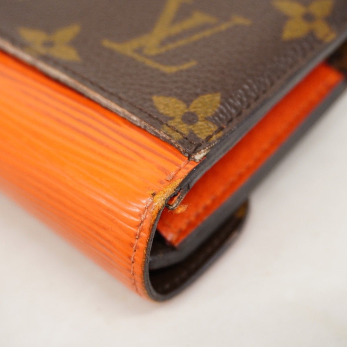 Louis Vuitton Trifold Wallet Monogram Epi Portefeuille Marie Lou Compact Piment — view 7