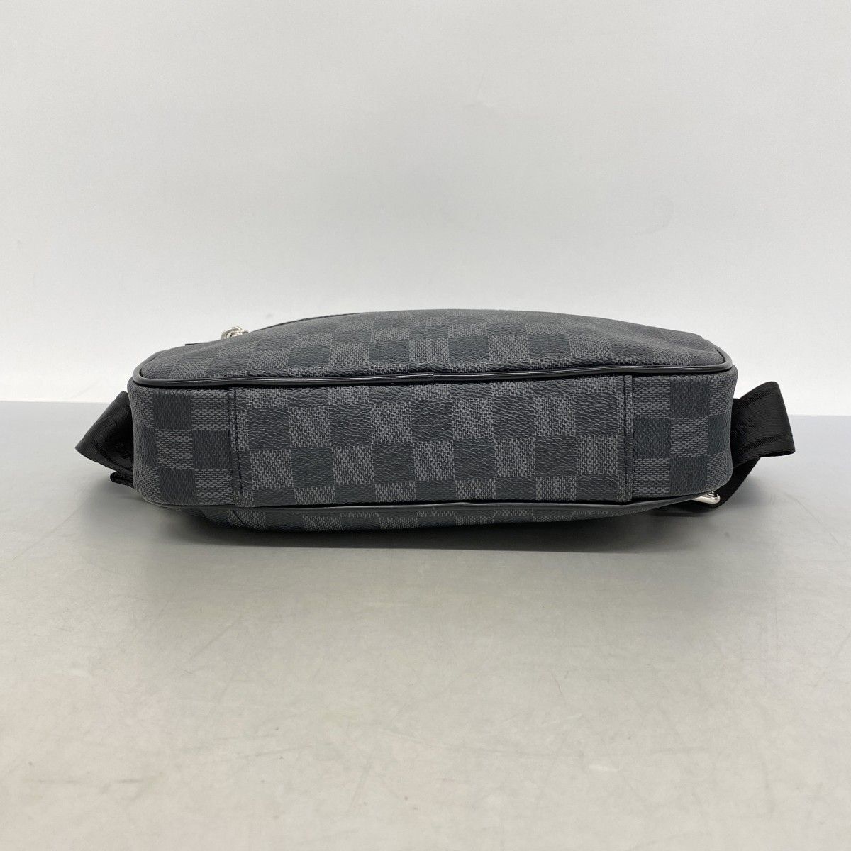 Louis Vuitton Belt Bag Damier Graphite Ambler Black Gray — view 3