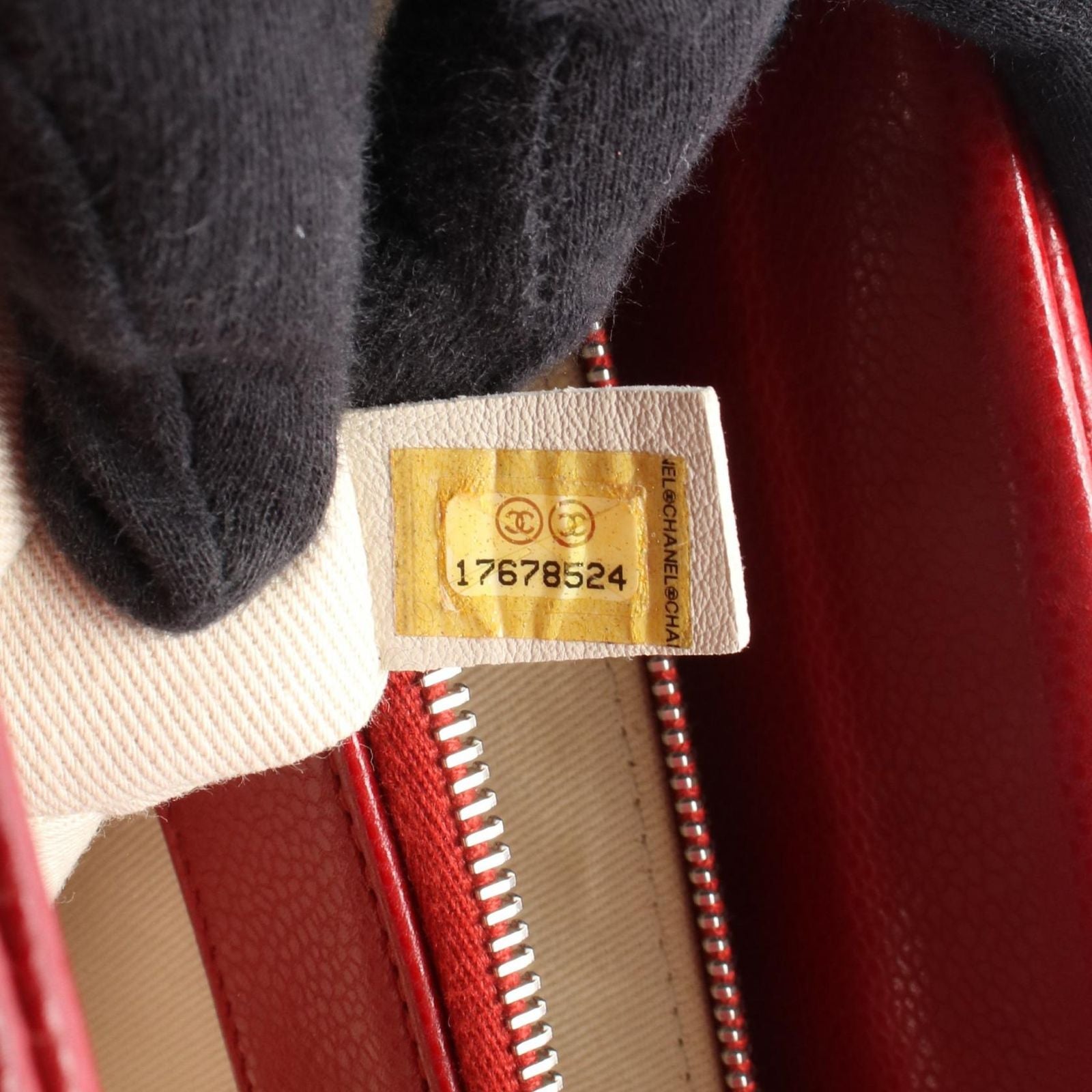 Chanel Tote Quilted CC Logo Red Caviar Leather CC Chain — view 5