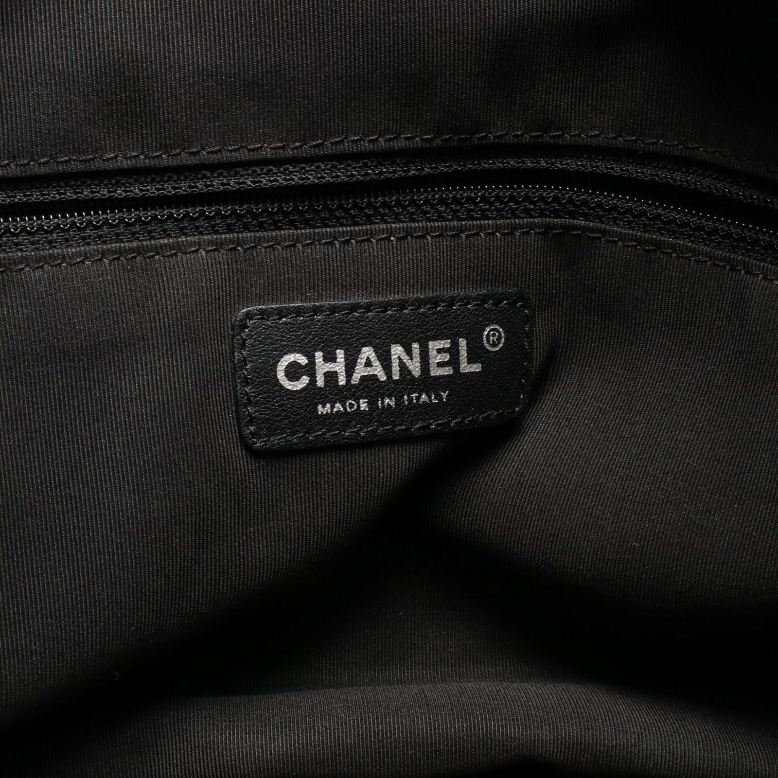 Chanel Tote CC Logo Black Leather Quilted Stitch Handbag — view 4