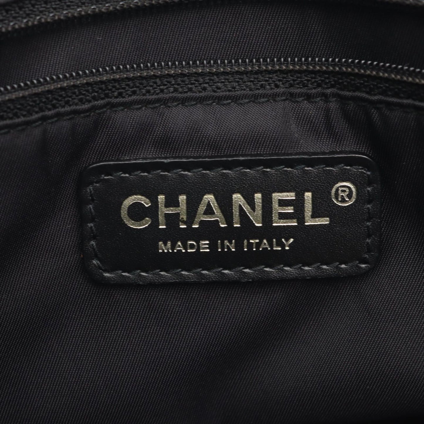 Chanel Tote New Travel Line Black Leather — view 4