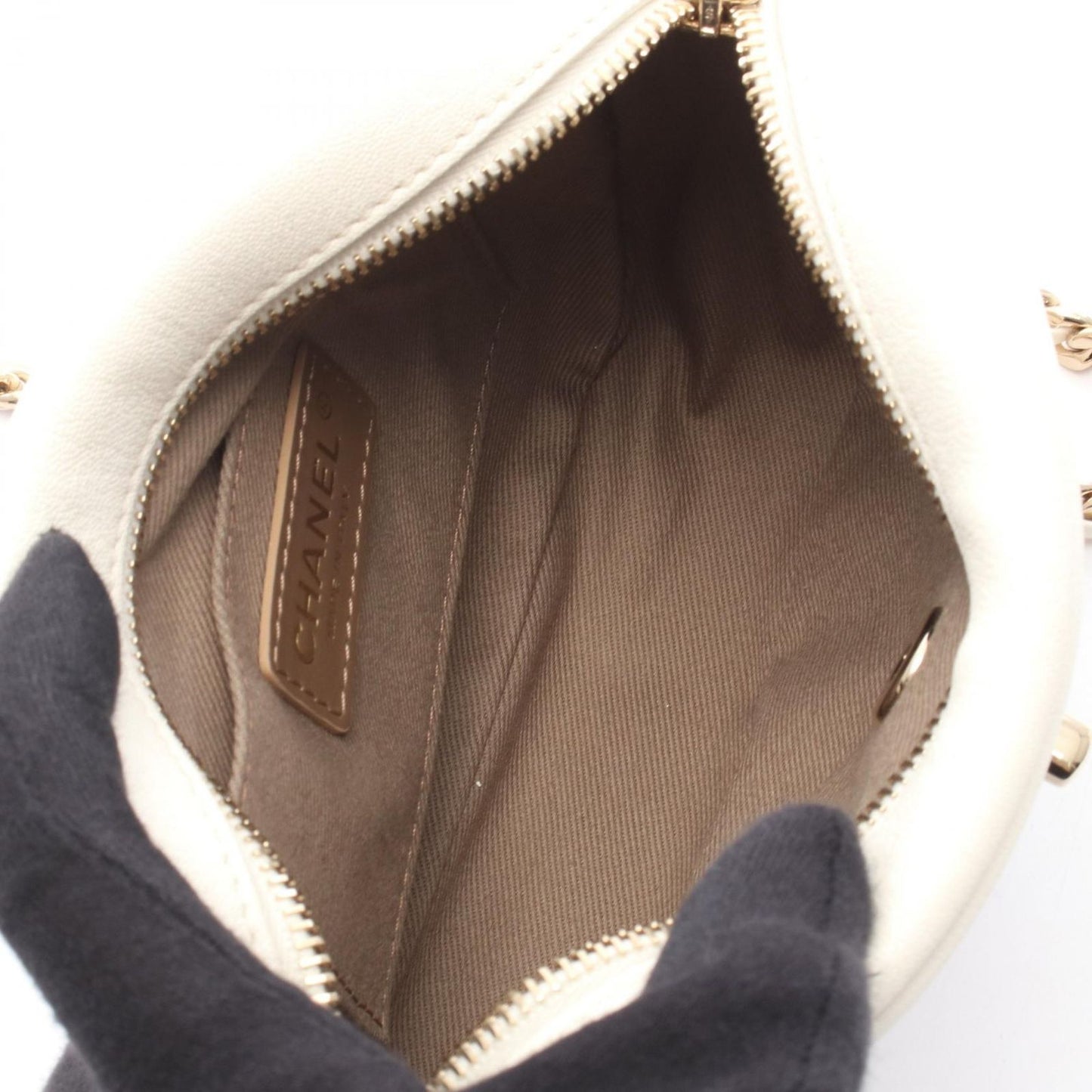 Chanel Shoulder Bag Quilted White Leather Mini Chain — view 3