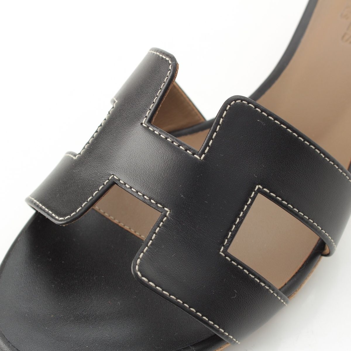 Hermes Leather Oasis Motif Sandals MS Black — view 9