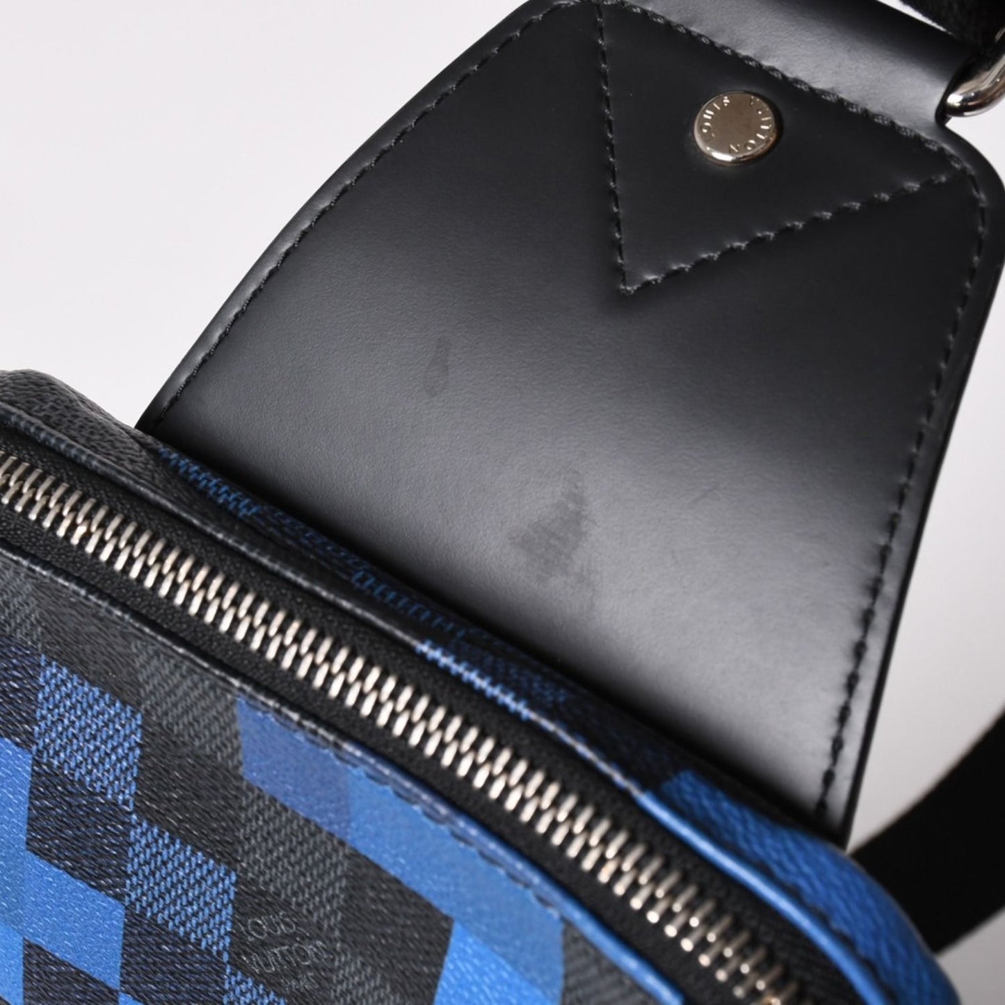 Louis Vuitton Belt Bag Black Blue Graphite Pi Creasing le Avenue Leather Canvas — view 3