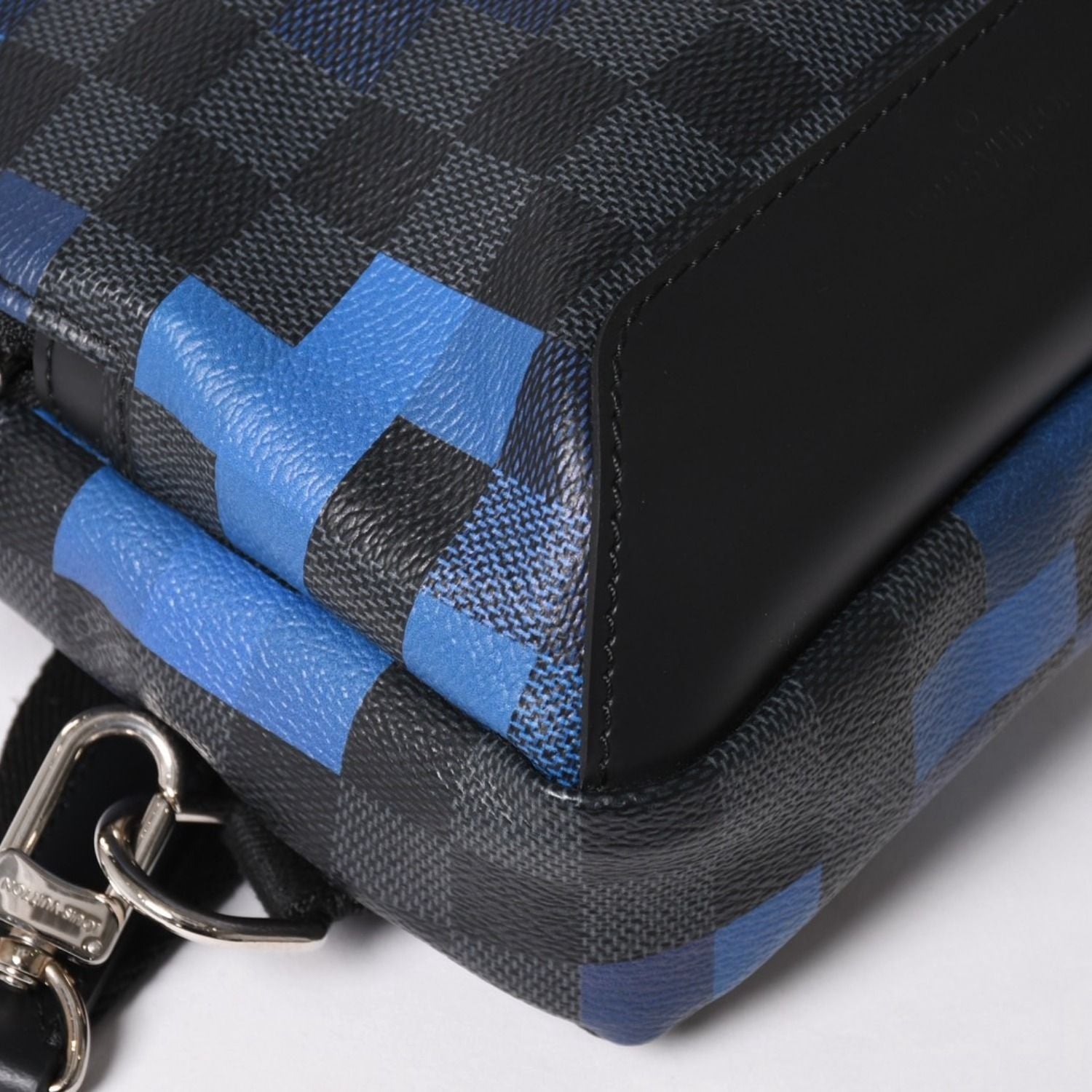 Louis Vuitton Belt Bag Black Blue Graphite Pi Creasing le Avenue Leather Canvas — view 6