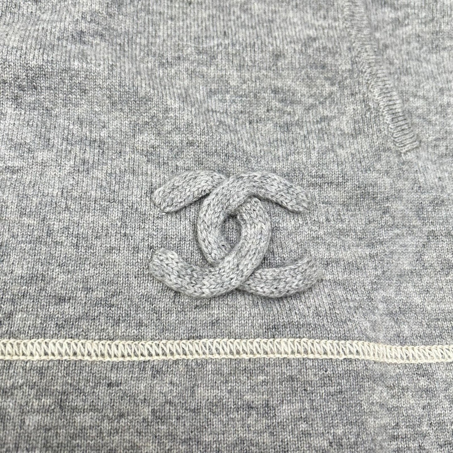 Chanel CC Logo Cashmere Knit Sweater 40 — view 9