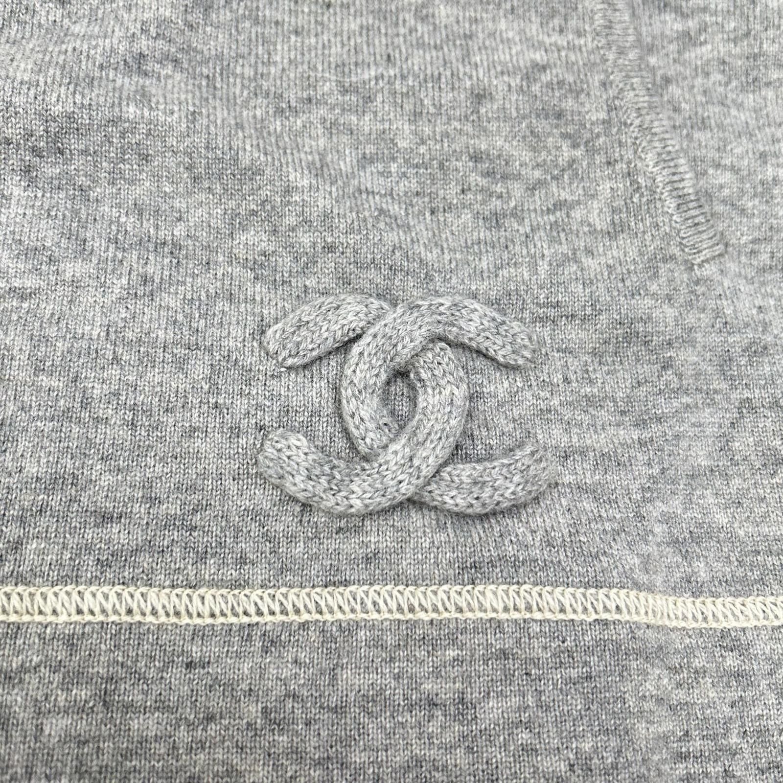 Chanel CC Logo Cashmere Knit Sweater 40 — view 9