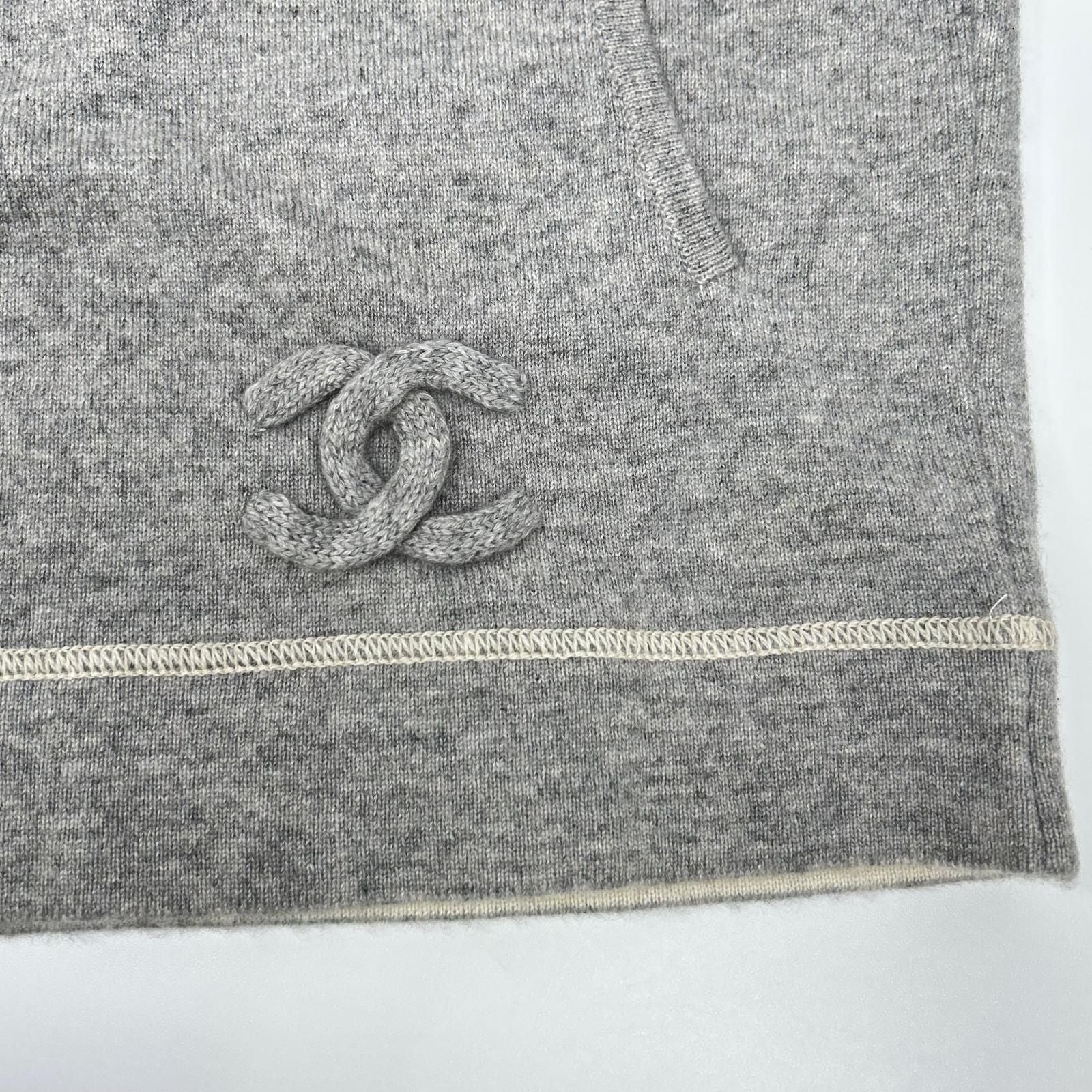 Chanel CC Logo Cashmere Knit Sweater 40 — view 8