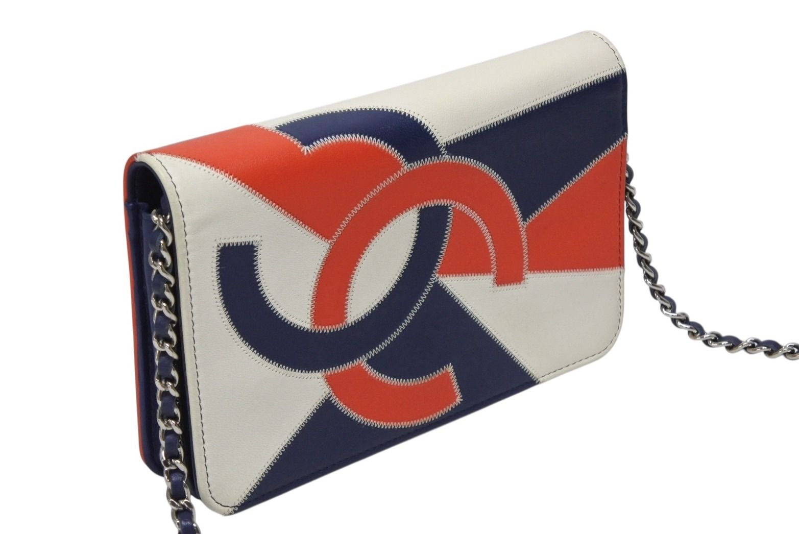Chanel Chain Wallet on Calfskin CC Logo Fringe Silver Shoulder Bag — view 4