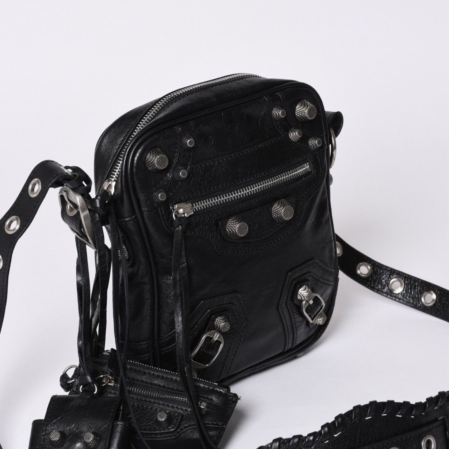 Balenciaga le Cagole XS Shoulder Bag Black Lambskin Silver — view 3