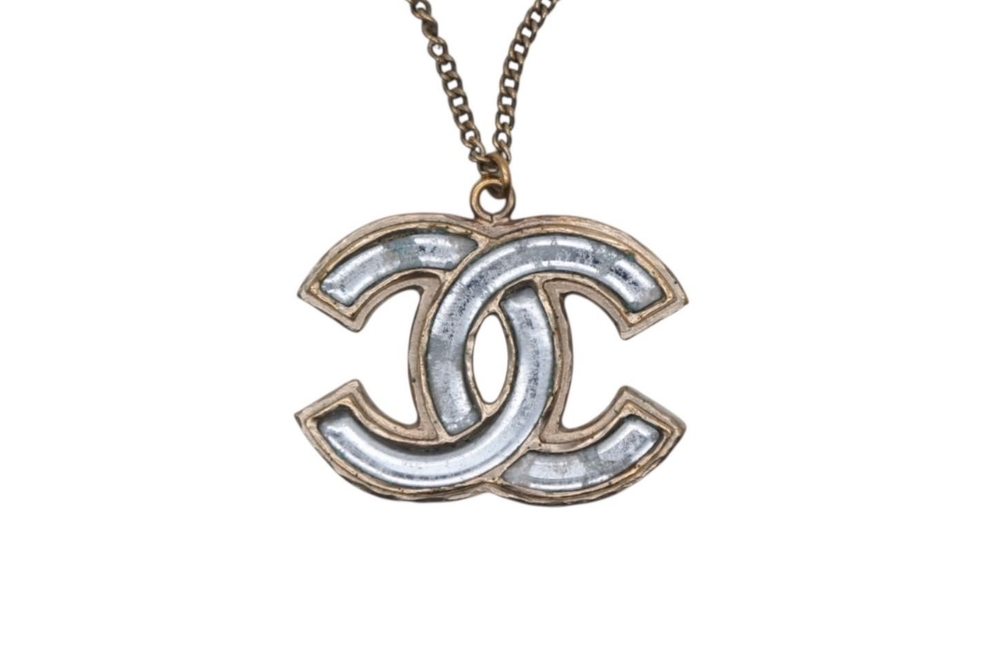 Chanel CC Logo Necklace Metal Clear Gold — view 2