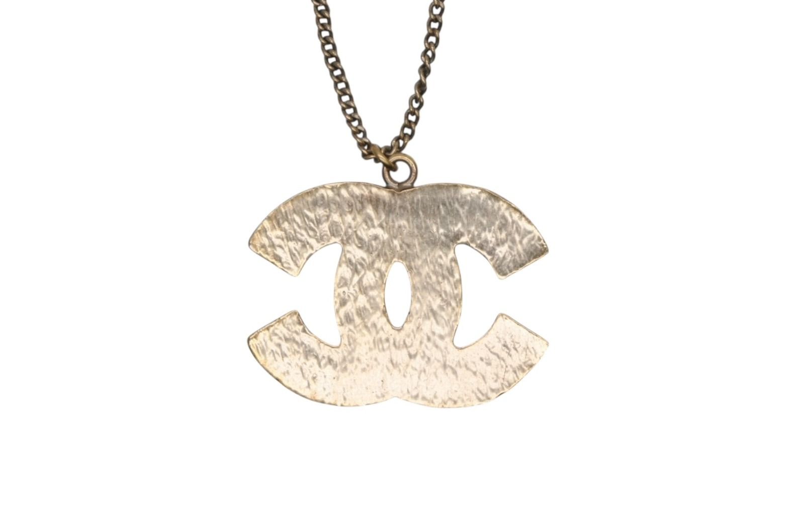 Chanel CC Logo Necklace Metal Clear Gold — view 3