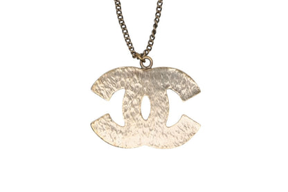 Chanel CC Logo Necklace Metal Clear Gold — view 3