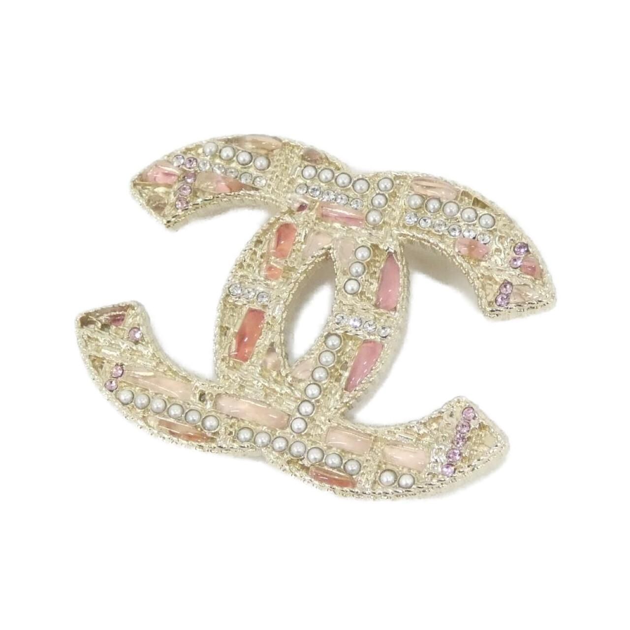 Chanel Brooch Gold