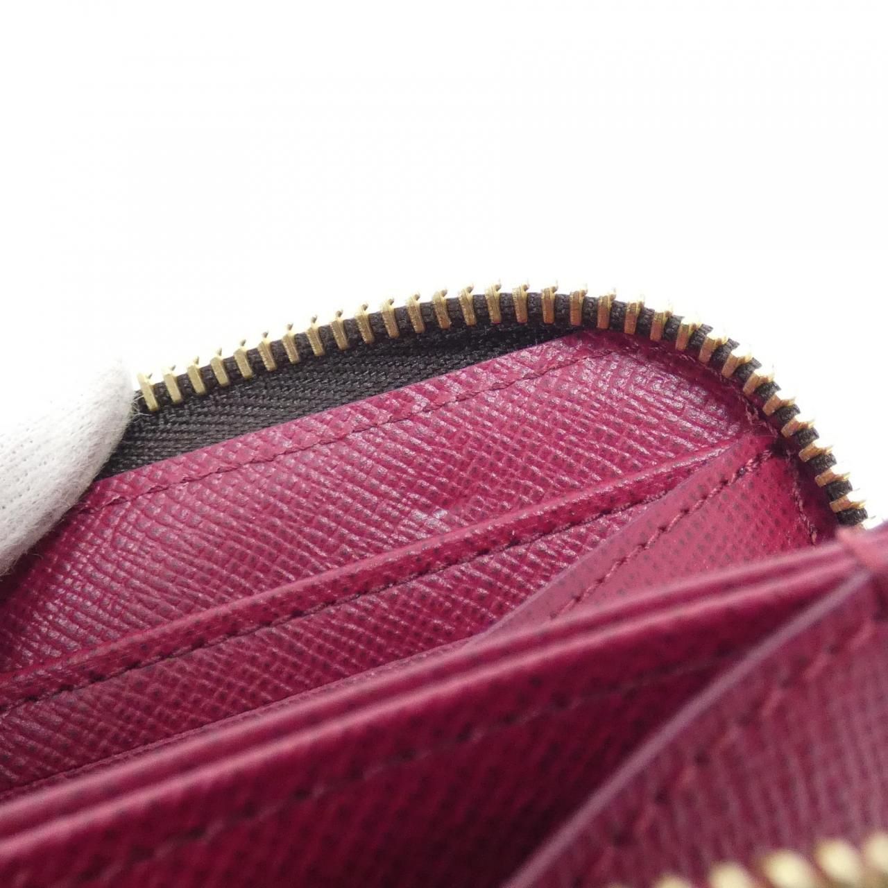 Louis Vuitton Monogram Zippy Wallet — view 7