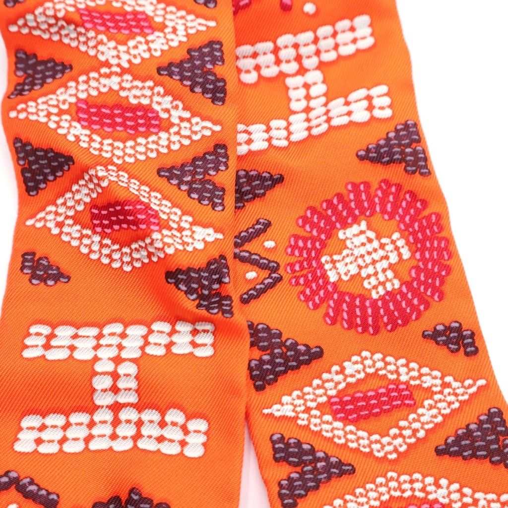 Hermes Twilly Kelly en Perles Silk Scarf Orange — view 4